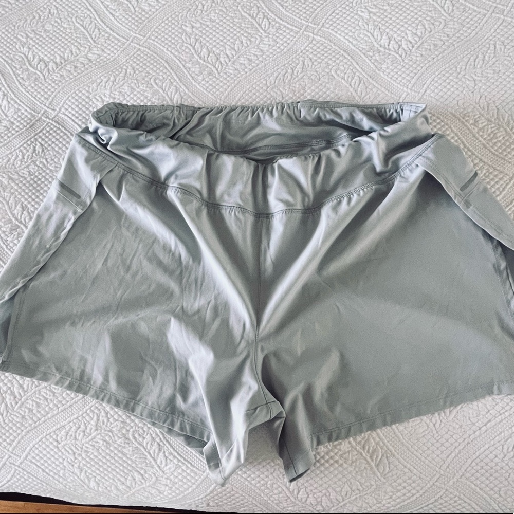 😎AVIA ATHLETIC SHORTS. SLITS ON BOTH SIDES. COMPRESSION SHORTS UNDERNEATH.